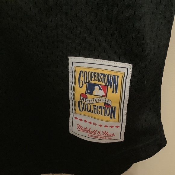 Mitchell & Ness Authentic Willie Stargell # 8 Pittsburg Pirates Jersey - Picture 3 of 9